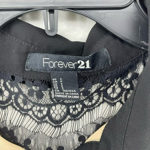 Forever 21 Crop Top Womens Sz S Black Contrast Cream Lace Neck Button Knot Hem - Picture 9 of 10